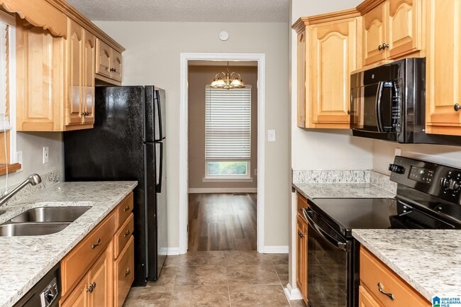 Building Photo - 720 Twin Ridge Dr