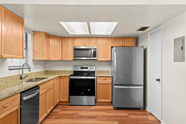 Building Photo - Fully remodeled 2 bedroom in Kissimmee available now!