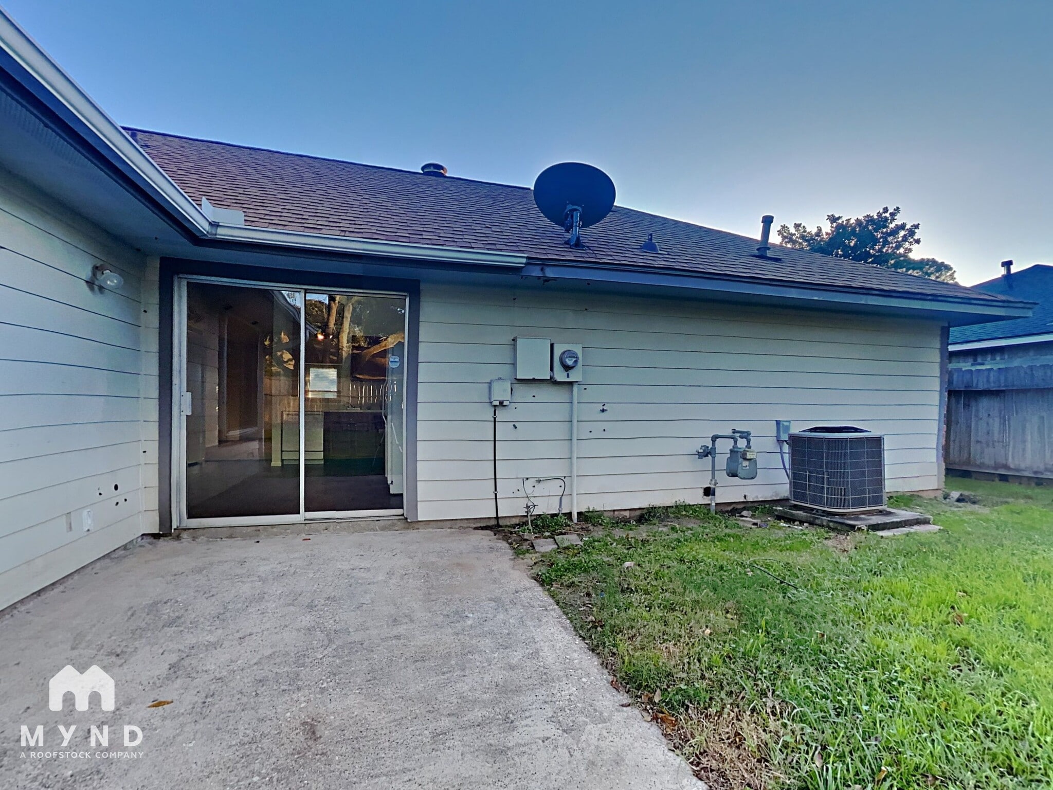 Building Photo - 10002 Green Valley Ln