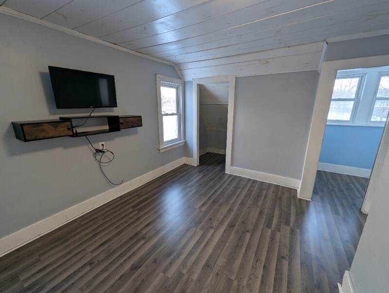 Building Photo - 518 N Hanover St