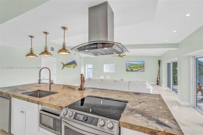 Building Photo - 155 Coco Plum Rd S
