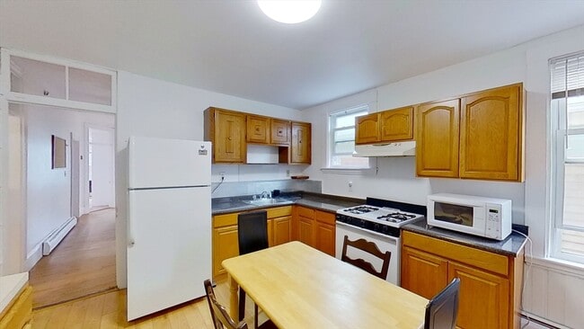 Building Photo - 60 Calumet St