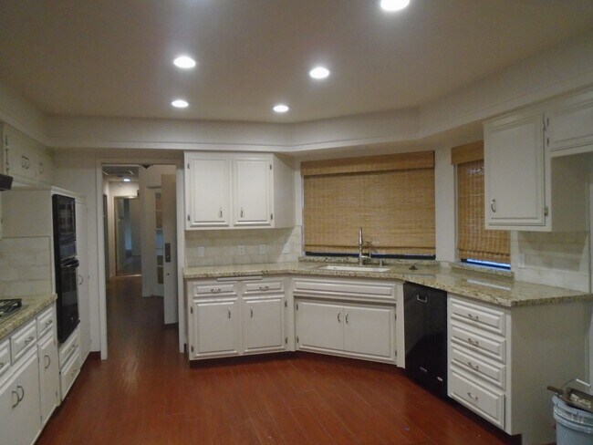 Building Photo - WELCOME HOME !!!