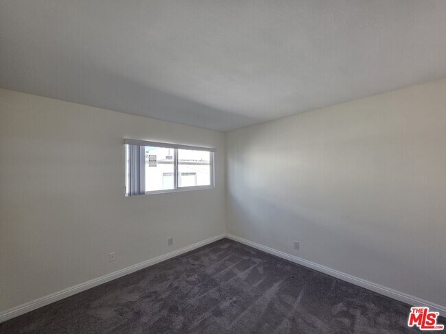 Building Photo - 517 N Francisca Ave