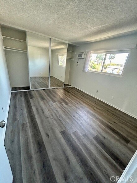 Building Photo - 685 E Vista Chino