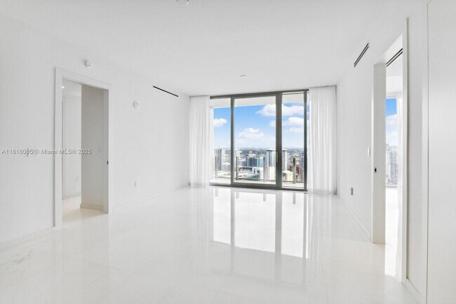 Building Photo - 300 Biscayne Blvd Way