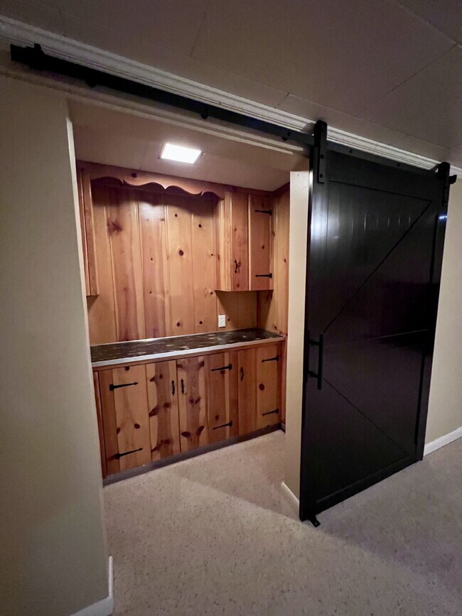 Building Photo - Great Home Close to CFD!