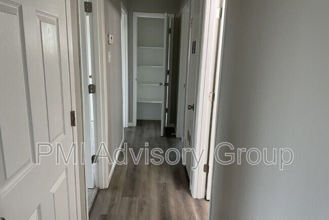 Building Photo - 602 SE 37th St