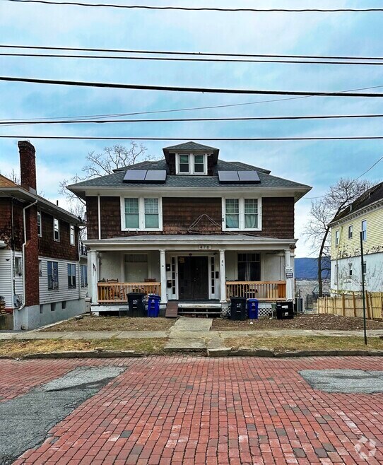 Building Photo - 478 Liberty St