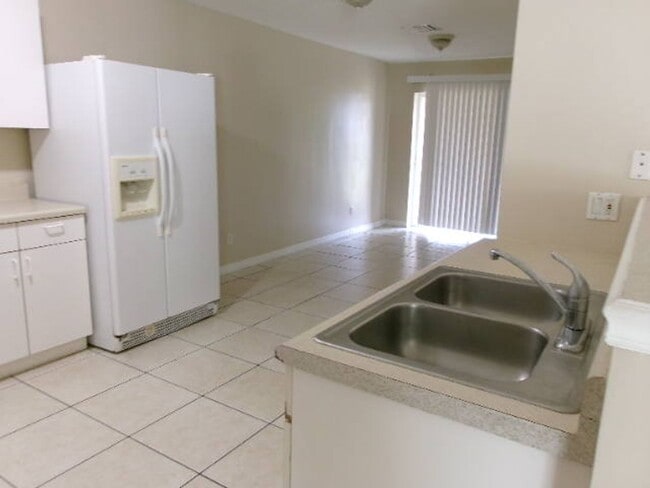 Building Photo - ONE MONTH FREE RENT!! SW Cape 3/2/1 Duplex Avail Now