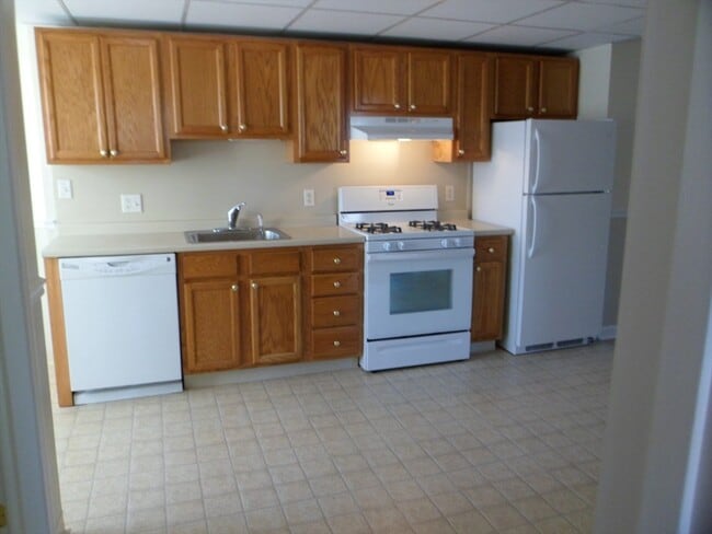 Building Photo - 227 Standish Ave