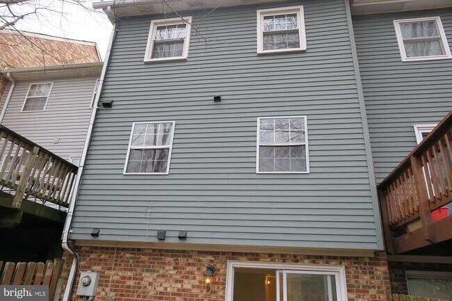 Building Photo - 3514 Cranmer Mews