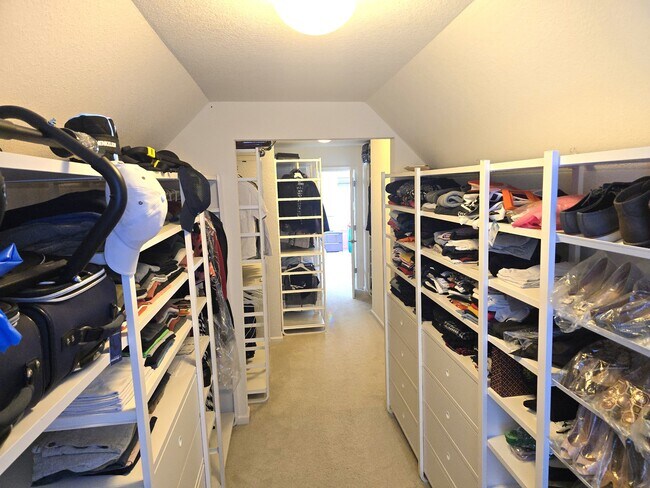 Building Photo - 1129 Flower St