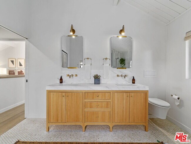 Building Photo - 2304 Vestal Ave