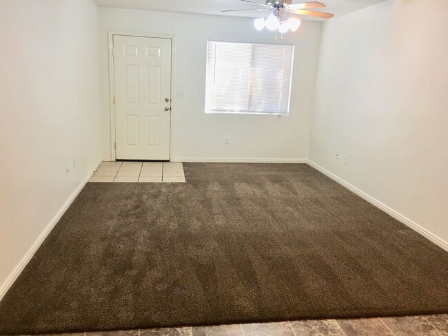 Building Photo - 3-BR Townhome in Hawk Hollow