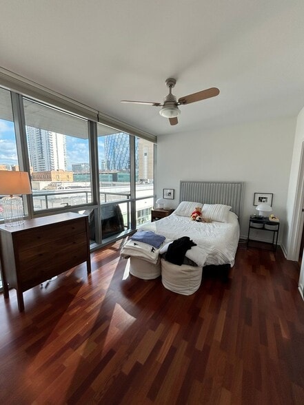 Building Photo - 123 S Green St