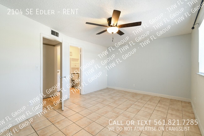 Building Photo - 2104 SE Edler Dr