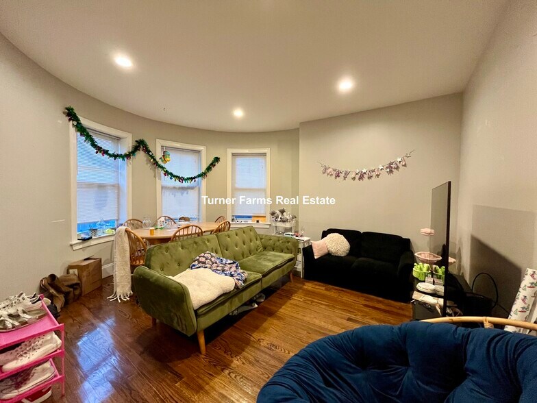 Building Photo - 92 Calumet St