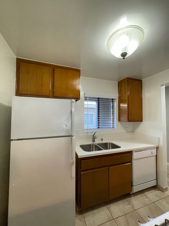 Building Photo - 3315 E 15th St