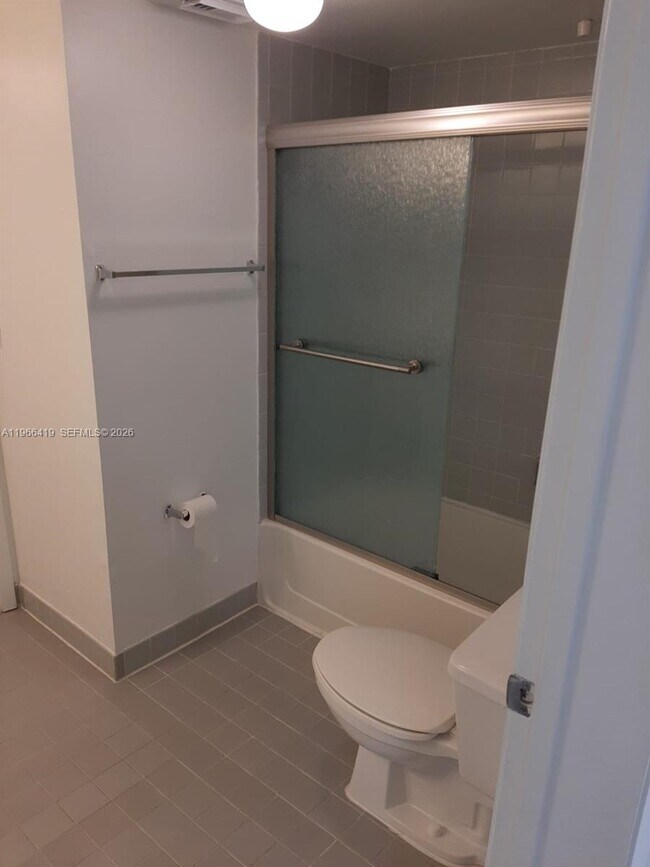 Building Photo - 2850 N Oakland Forest Dr