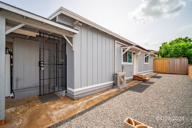 Building Photo - 1bd 1ba with Parking - Dogs negotiable $2350 94-1167 Kahuahale St