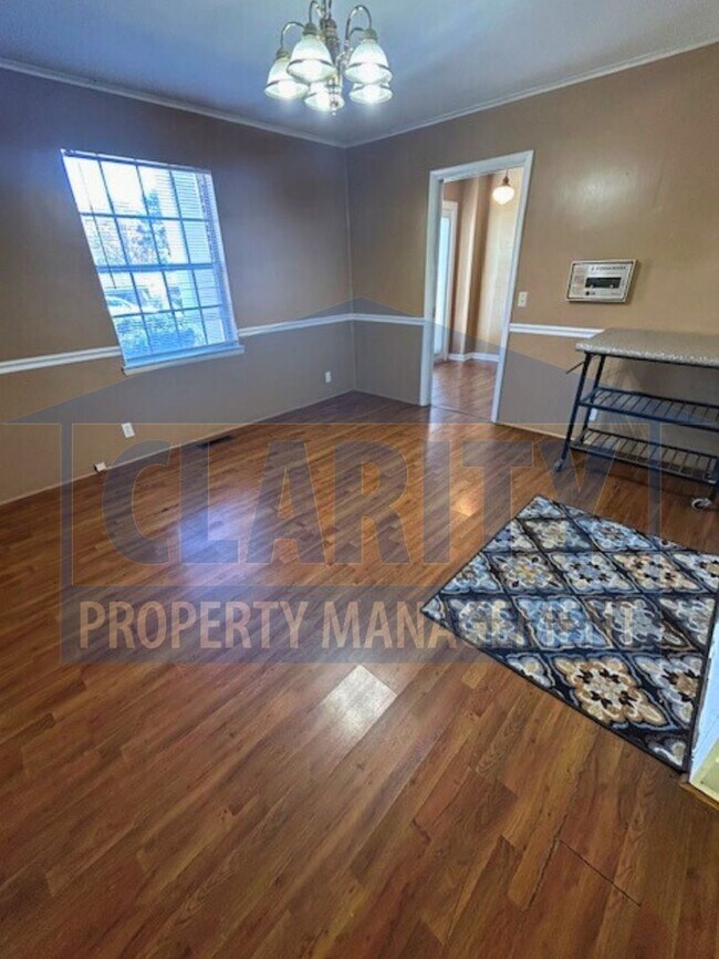 Building Photo - Large, four bedroom home in Chattanooga!