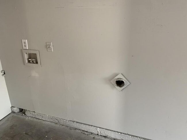 Building Photo - 9432 NE 14th St