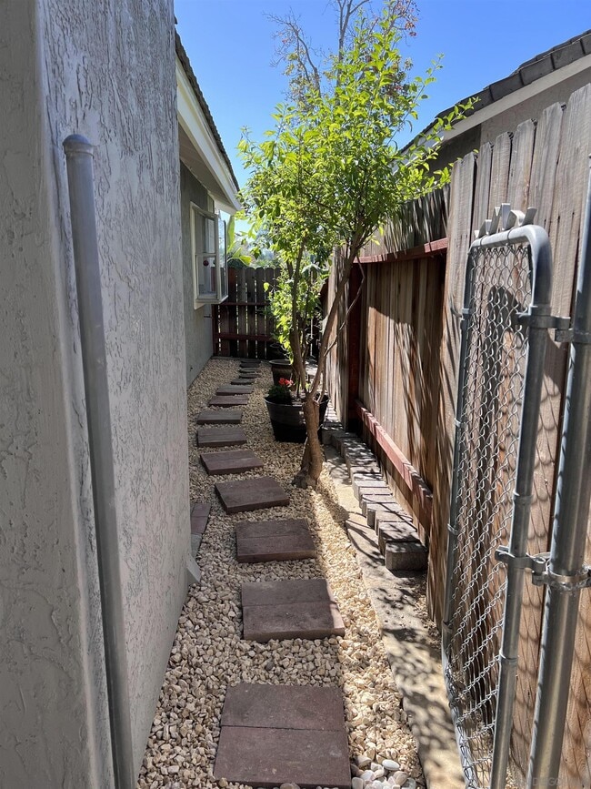 Building Photo - 12168 Waverly Downs Ln