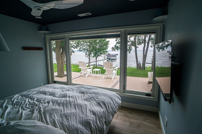 Building Photo - FULLY FURNISHED LAKE HOME