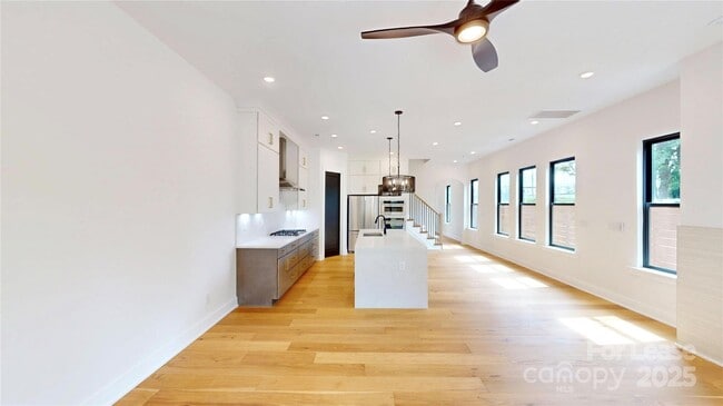 Building Photo - 313 E Peterson Dr