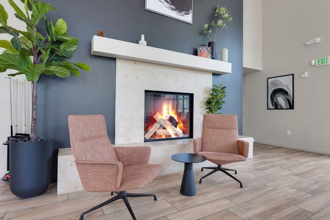 Building Photo - 355 Berry St