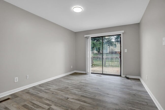 Building Photo - 7215 Johnnycake Rd