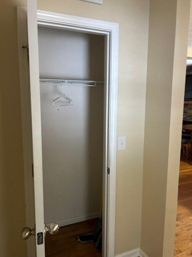 Building Photo - 2615 Rolling River Dr