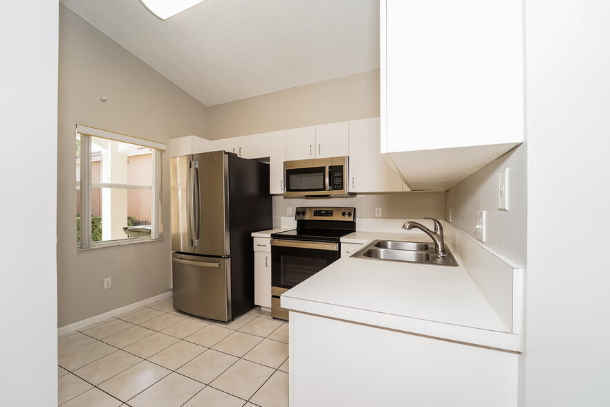 Building Photo - 5841 Eagle Cay Ln