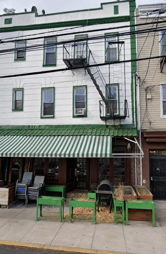Building Photo - 409 Monmouth St