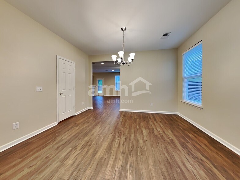 Building Photo - 195 Meadow Wood Rd