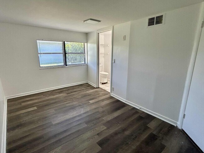 Building Photo - 356 Prima Vista Blvd