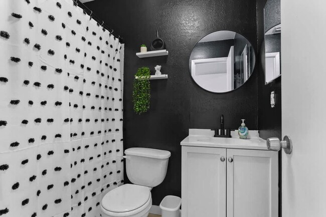 Building Photo - 2401 Gordon St