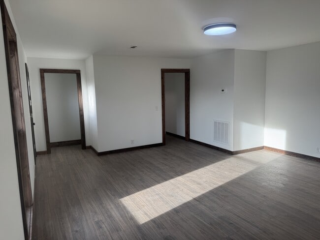 Building Photo - 914 Croft Cir