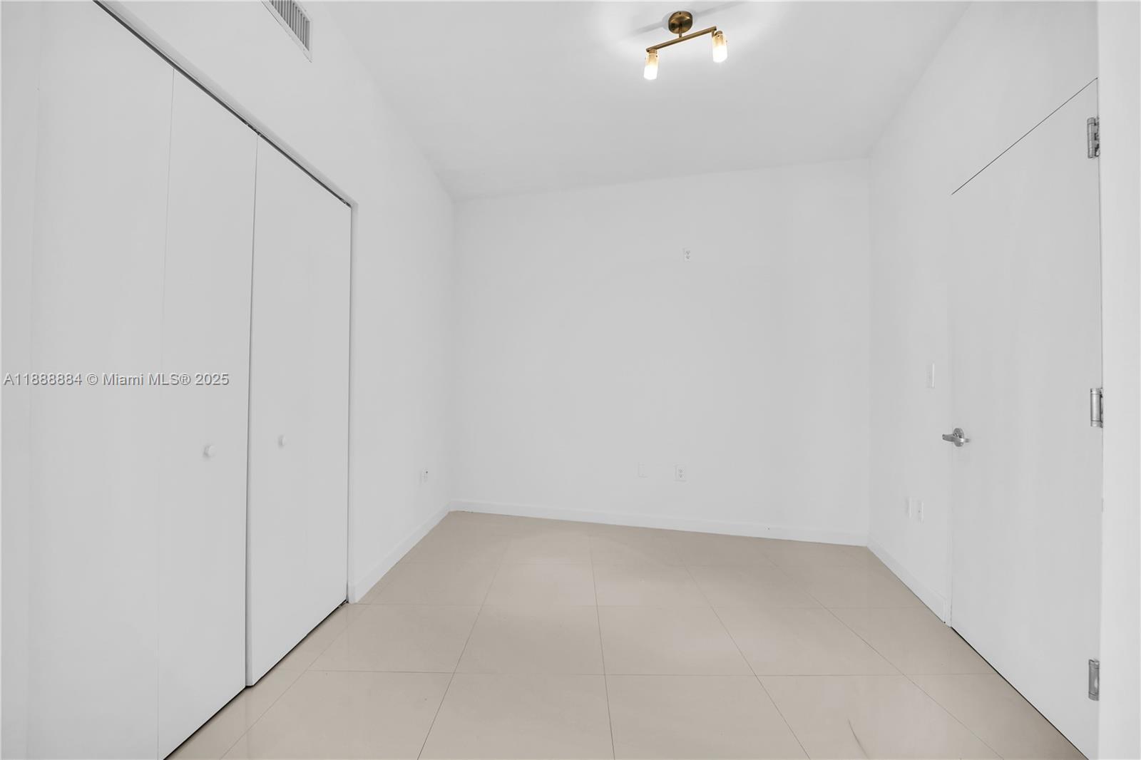 Building Photo - 900 Biscayne Blvd