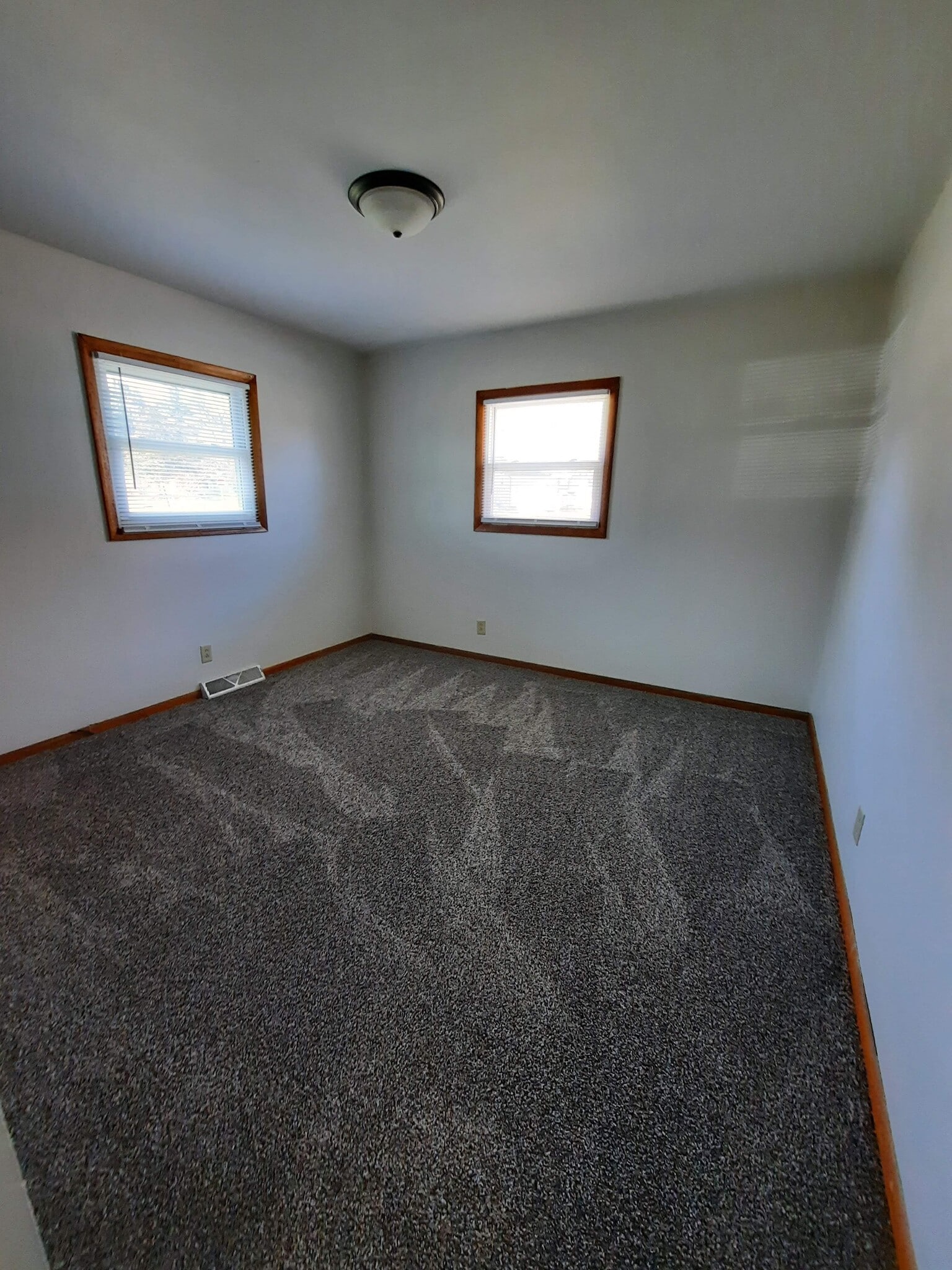 Building Photo - 3213 Pomona Dr