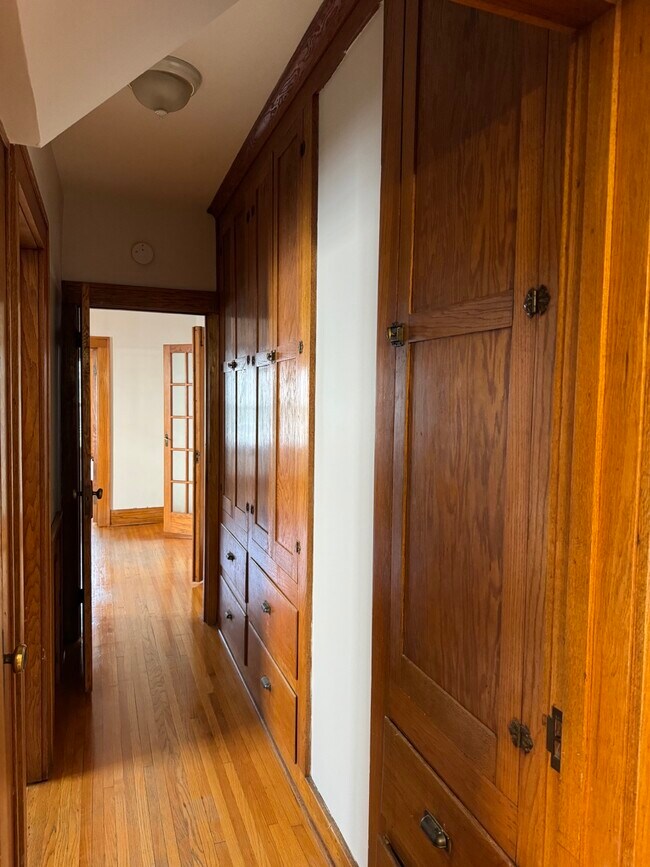 Building Photo - 1002 B St