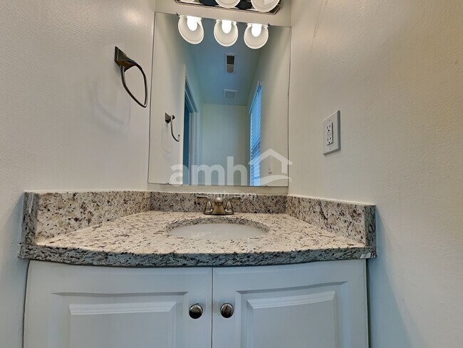 Building Photo - 2238 Antoinette Way