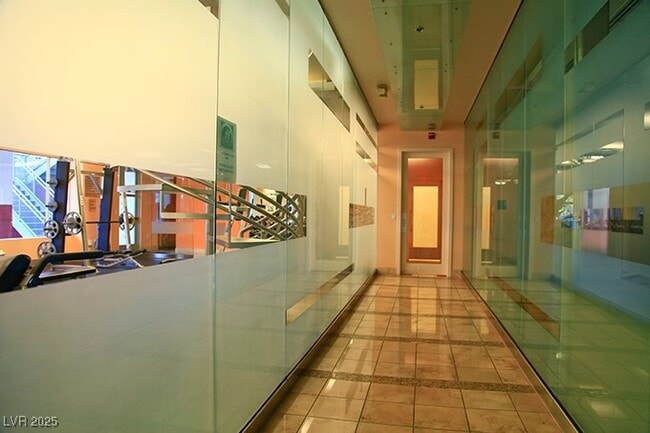 Building Photo - 15 E Agate Ave