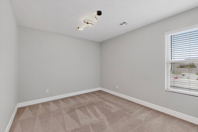 Building Photo - 5603 Linq Ct NE