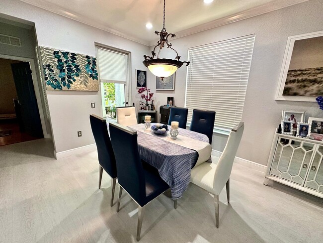 Building Photo - 4720 Mimosa Pl