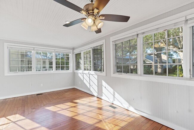 Building Photo - 313 St George St