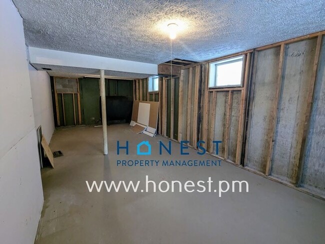 Building Photo - 151 Chimney Rd