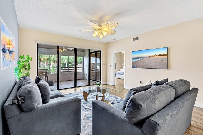 Building Photo - 827 Oak Harbour Dr