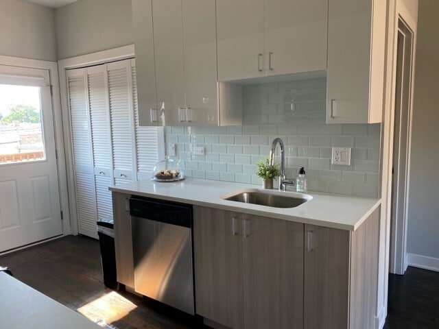 Building Photo - 3548 N Racine Ave